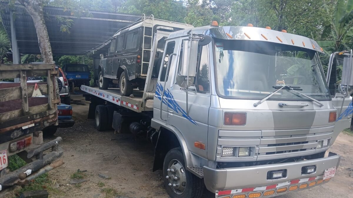 Transporte de vehículo todoterreno cerrado